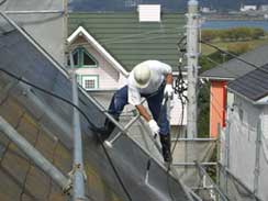 急勾配のきつい屋根の洗浄